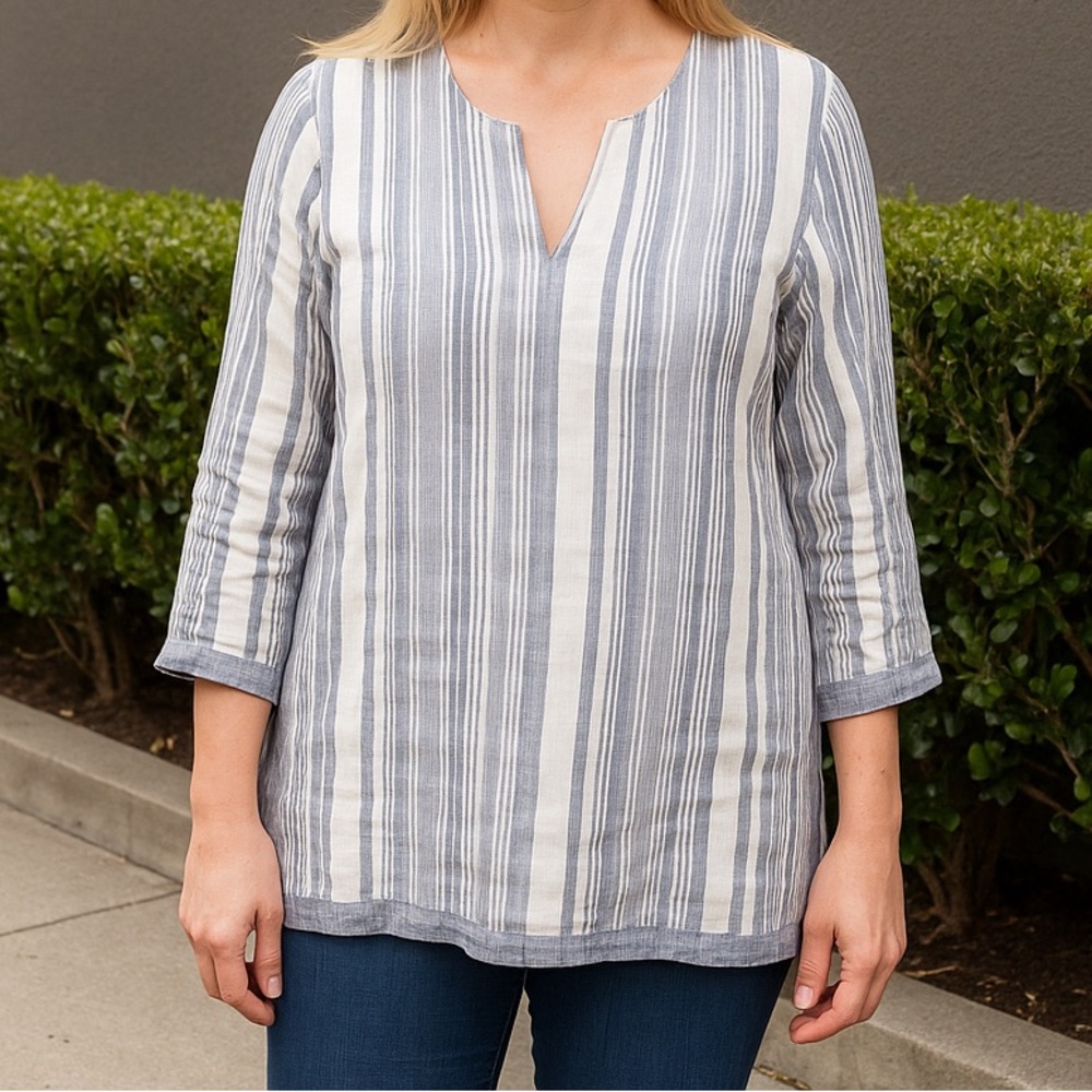 Untuckit Women’s Durfort 3/4 Sleeve Shirt Size 4 blue nautical